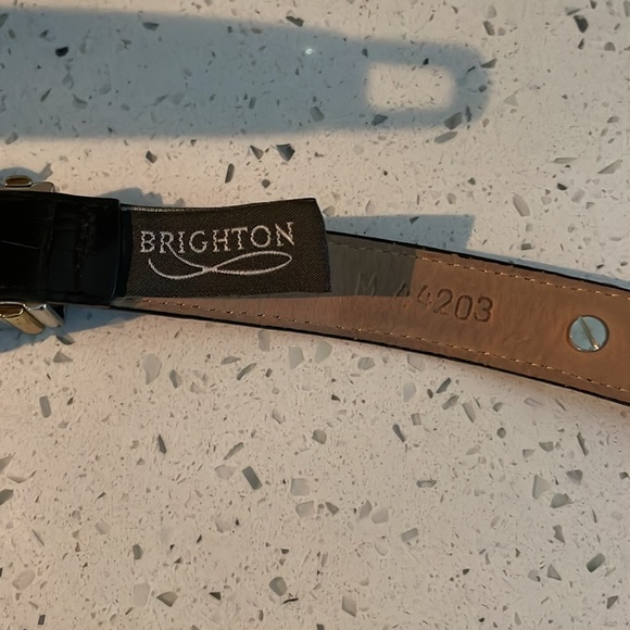 EUC Brighton blk croc style gold/slv tone belt, Med. 36”l # 44203, 5-hole - Picture 7 of 8